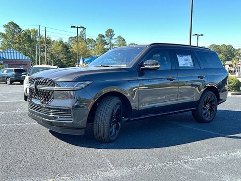 New 2025 Lincoln Navigator Reserve w/ Jet Appearance Package image 2