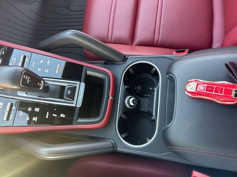 Used 2023 Porsche Cayenne Platinum Edition image 42