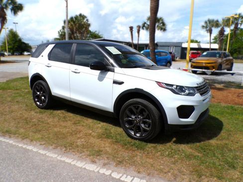 Used 2019 Land Rover Discovery Sport image 2