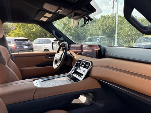 Used 2025 Nissan Armada SL RWD image 15