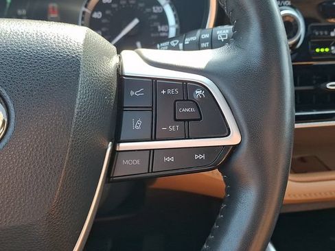 Used 2022 Toyota Highlander Platinum AWD/4WD image 23