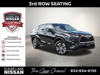 Used 2023 Toyota Highlander XLE FWD video 1