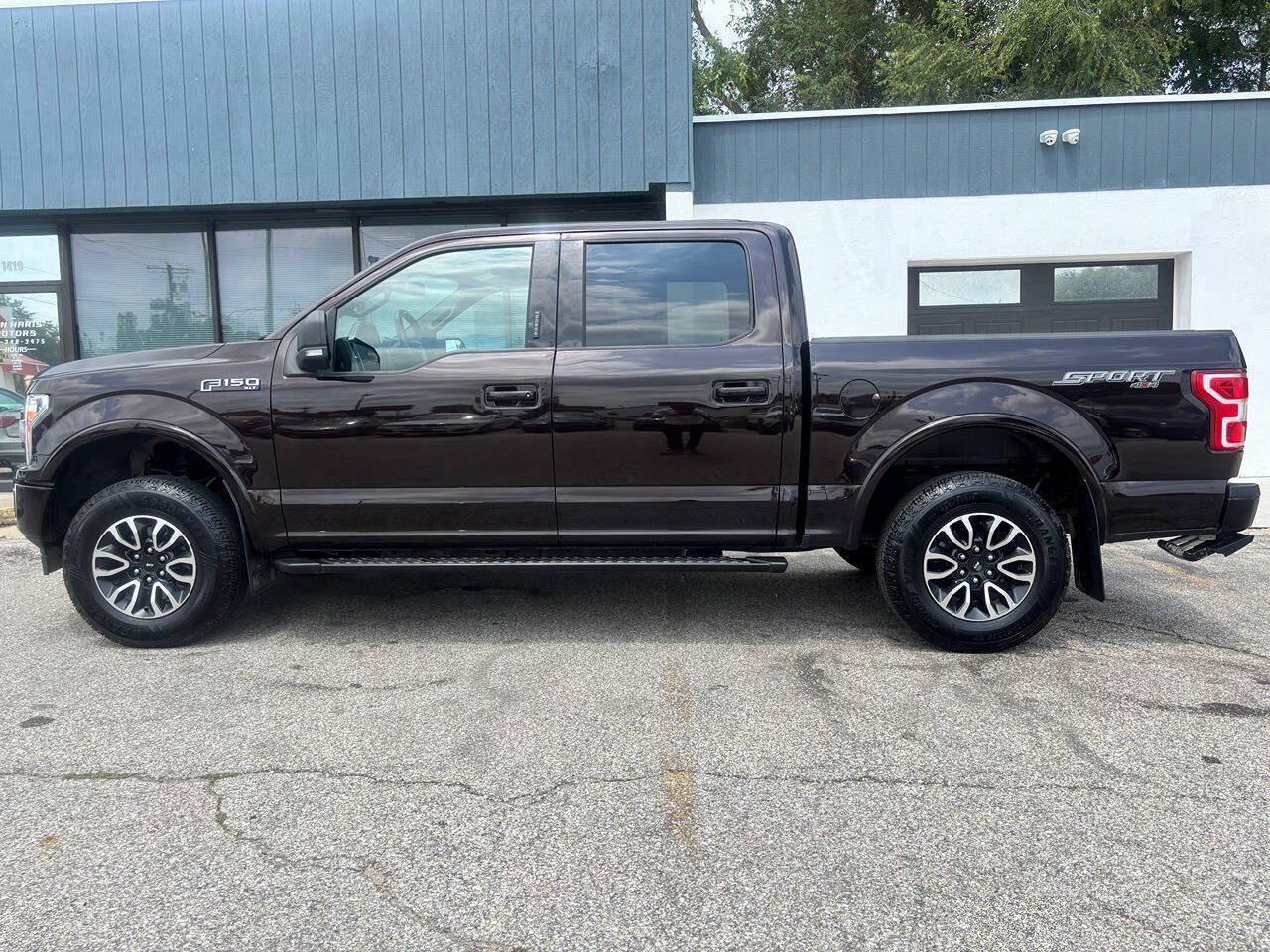 Used 2018 Ford F150 XLT w/ Equipment Group 302A Luxury AWD/4WD image 11
