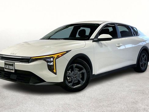 New 2025 Kia K4 LXS image 2