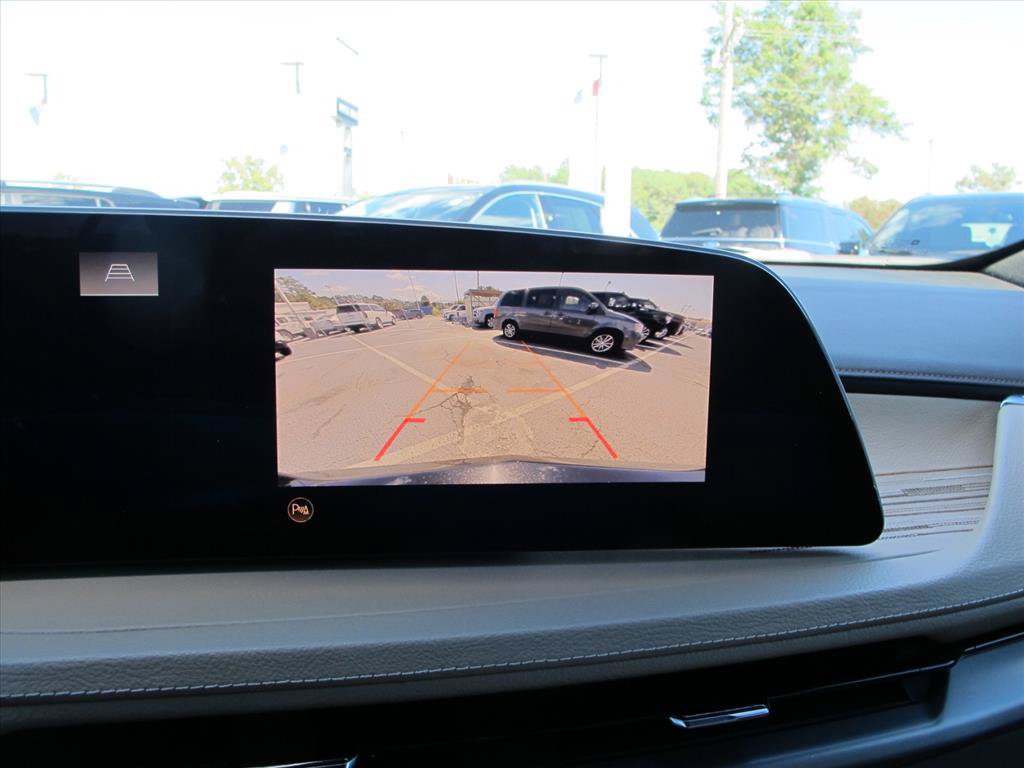 Used 2024 Cadillac XT4 Premium Luxury w/ Technology Package FWD image 17