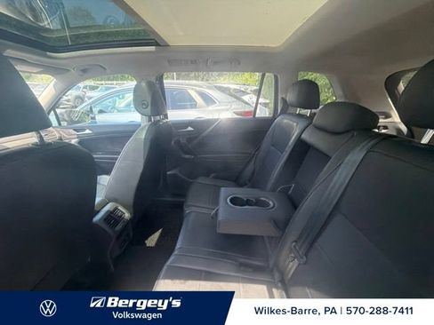 Used 2020 Volkswagen Tiguan SE w/ Panoramic Sunroof Package AWD/4WD image 10
