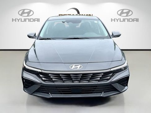 Certified 2025 Hyundai Elantra SEL image 2