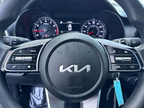 Used 2023 Kia Forte LXS w/ LXS Technology Package FWD image 17