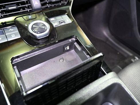 Used 2024 Subaru Solterra Premium image 31