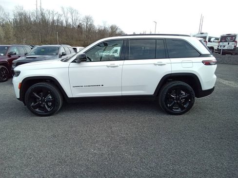 New 2026 Jeep Grand Cherokee Limited w/ Limited Altitude Package AWD/4WD image 7