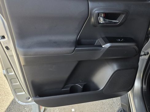 Used 2022 Toyota Tacoma TRD Sport w/ Technology Package RWD image 29