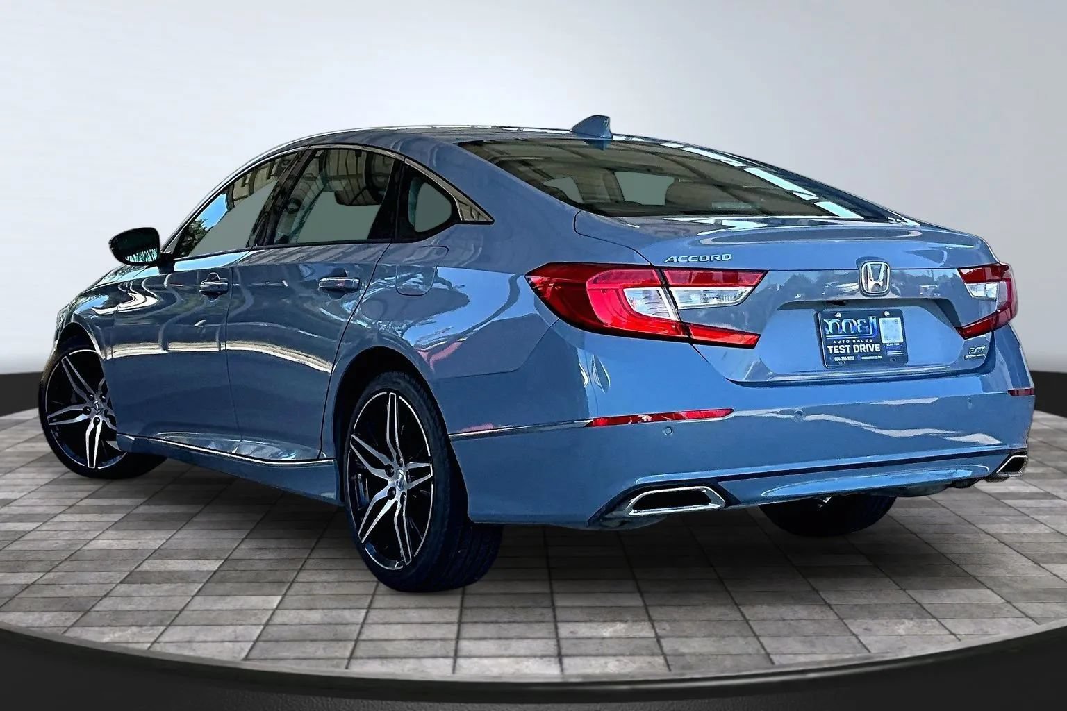 Used 2021 Honda Accord Touring image 4