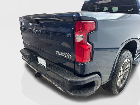 Used 2023 Chevrolet Silverado 1500 High Country w/ Technology Package AWD/4WD image 18