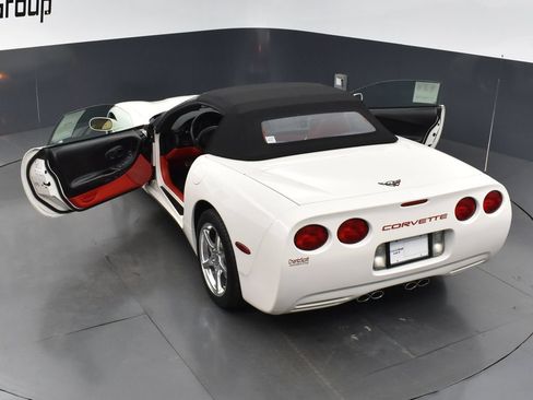Used 2002 Chevrolet Corvette Convertible w/ Preferred Equipment Group2 RWD image 31