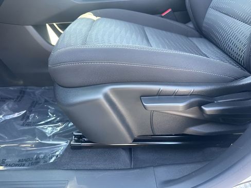 Used 2026 Chevrolet Equinox LT FWD image 10