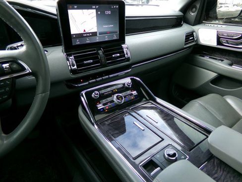 Used 2021 Lincoln Navigator Reserve w/ Luxury Package image 23