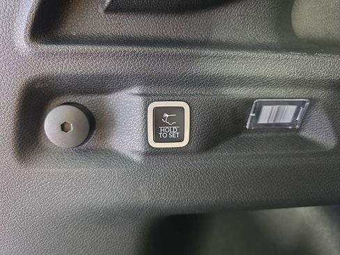 Used 2025 Jeep Grand Cherokee L Limited RWD image 33