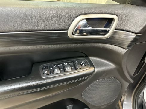 Used 2020 Jeep Grand Cherokee Altitude image 12