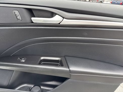 Used 2019 Ford Fusion Energi Titanium FWD image 14