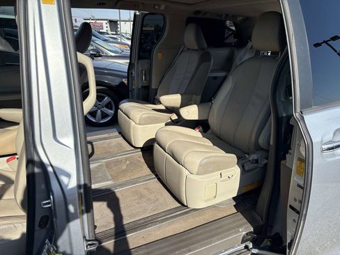 Used 2014 Toyota Sienna Limited image 20