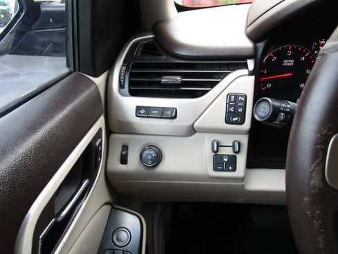 Used 2015 GMC Yukon Denali w/ Touring Package RWD image 15