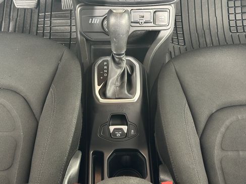 Used 2018 Jeep Renegade Latitude image 37