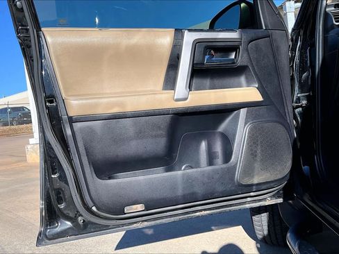 Used 2014 Toyota 4Runner SR5 image 23