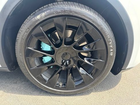 Used 2023 Tesla Model Y Long Range AWD/4WD image 10