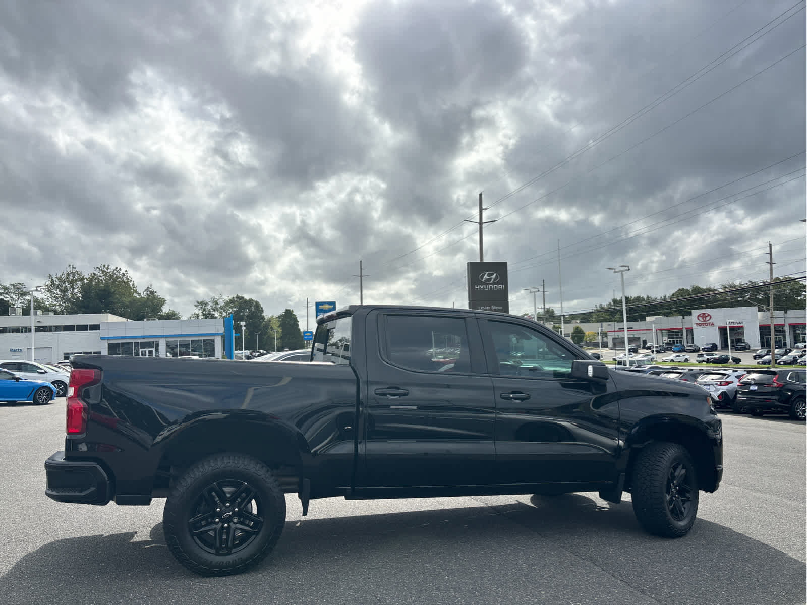 Used 2021 Chevrolet Silverado 1500 LT Trail Boss w/ Convenience Package II AWD/4WD image 3