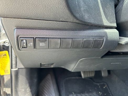Used 2020 Toyota Corolla LE FWD image 18