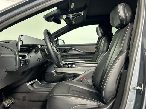 Used 2023 Cadillac Lyriq AWD image 32