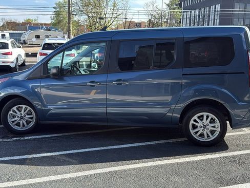 Used 2022 Ford Transit Connect XLT FWD image 6