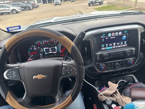 Used 2018 Chevrolet Silverado 1500 LT w/ Texas Edition image 11