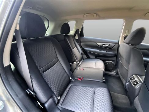 Used 2019 Nissan Rogue SV FWD image 21