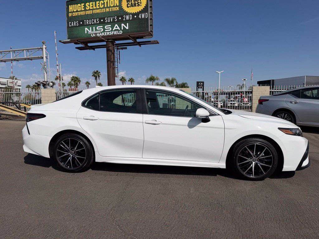 Used 2024 Toyota Camry SE w/ Convenience Package FWD image 7