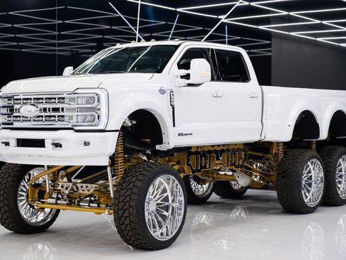 Used 2025 Ford F550 4x4 Crew Cab Super Duty image 3