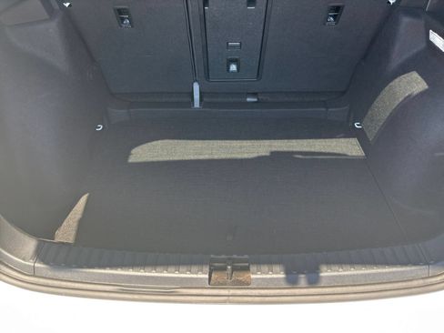 Used 2025 Volkswagen Taos SE FWD image 32
