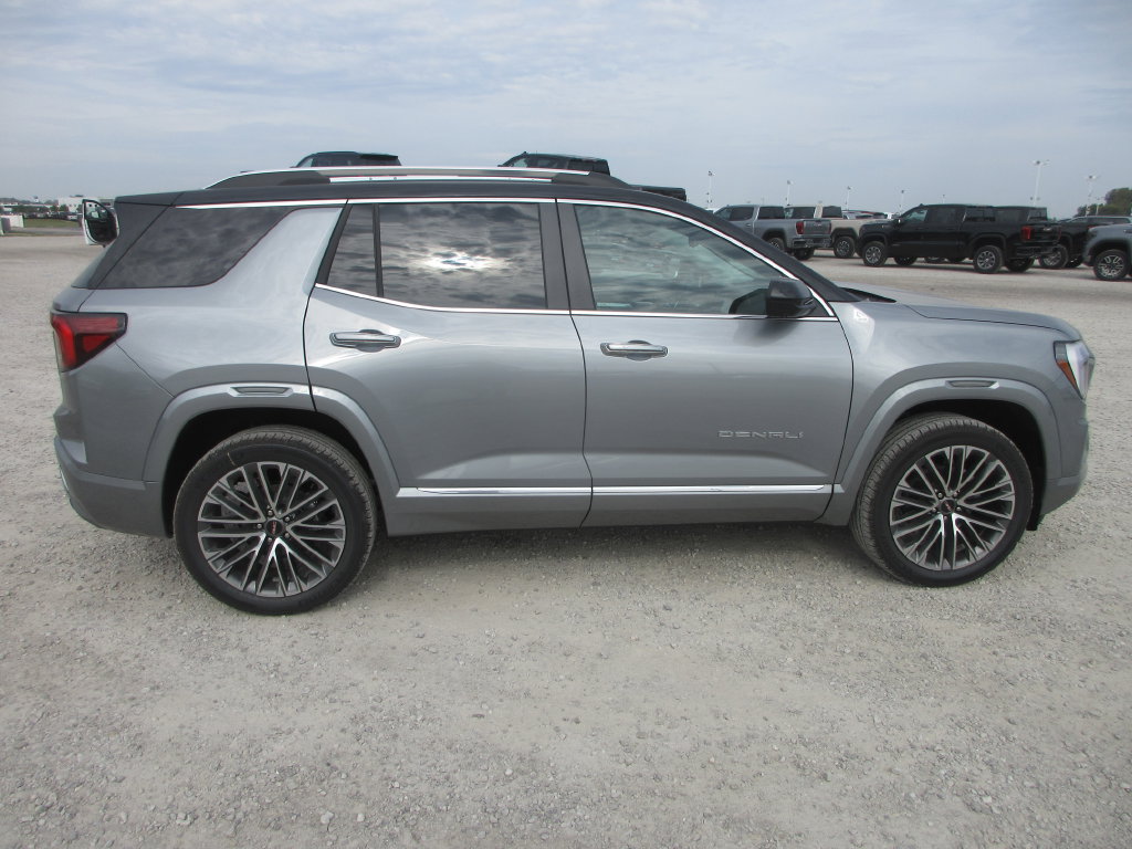 New 2027 GMC Terrain Denali w/ LPO, Black Badging Package AWD/4WD image 3