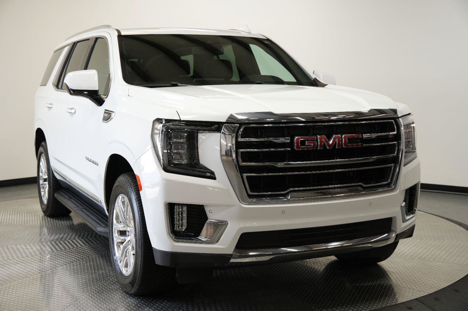 Certified 2024 GMC Yukon SLT AWD/4WD image 2
