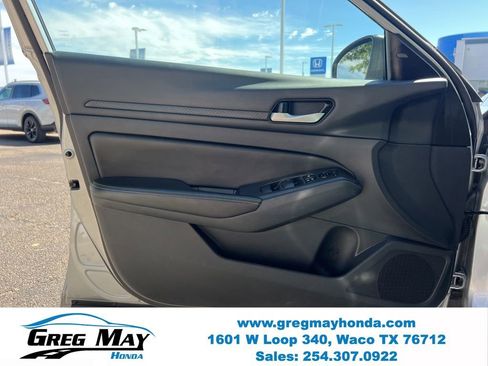 Used 2024 Nissan Altima 2.5 SV FWD image 19