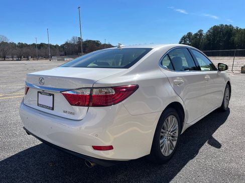 Used 2014 Lexus ES 350 w/ Luxury Package FWD image 4