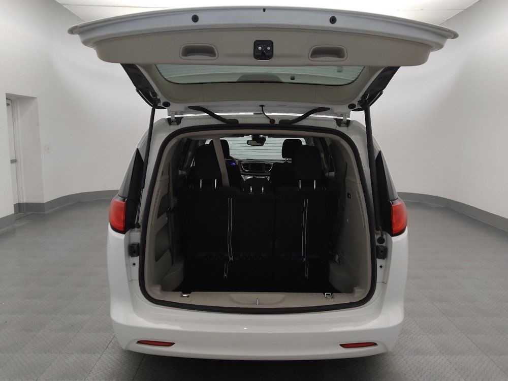 Used 2023 Chrysler Voyager LX FWD image 29