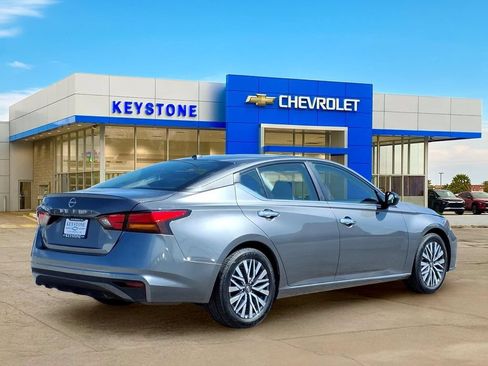 Used 2025 Nissan Altima 2.5 SV FWD image 7
