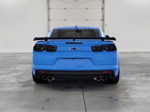 Used 2022 Chevrolet Camaro LT w/ Technology Package image 8