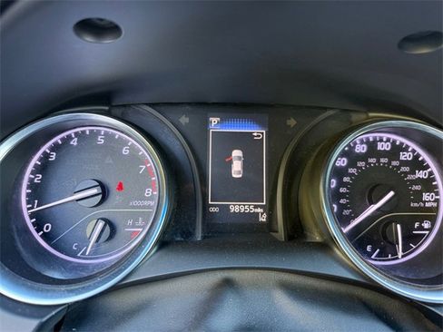 Used 2018 Toyota Camry SE image 16