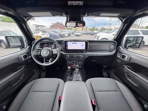 Used 2026 Jeep Wrangler Unlimited Rubicon AWD/4WD image 10