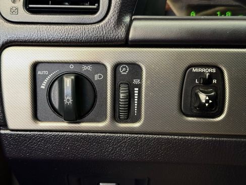 Used 2005 Ford Thunderbird RWD image 25