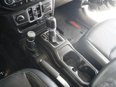 Used 2018 Jeep Wrangler Unlimited Sahara AWD/4WD image 22
