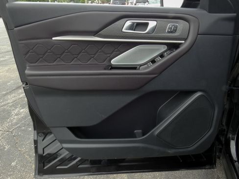 Used 2025 Ford Explorer Platinum w/ LUX Leather Package AWD/4WD image 8