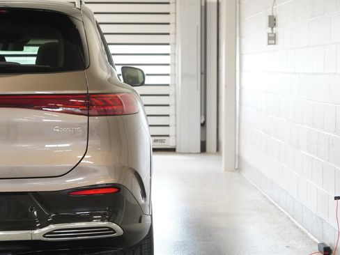 New 2027 Mercedes-Benz EQS 400 4MATIC SUV image 13